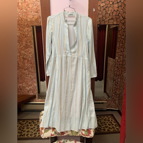 Looks new Elegant Striped V-Neck Dress - Picture 1 of 9